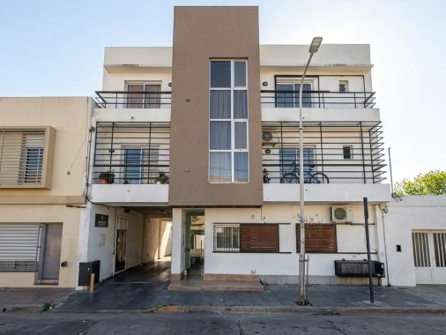 ALQUILA DPTO CHACABUCO Y ALBERDI 1 DORMITORIO