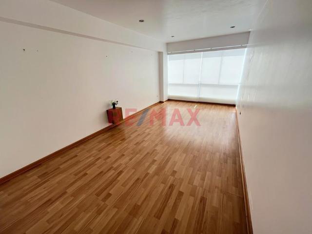 Alquila En Exclusiva Zona De Miraflores!. Departamento De 70M2 En 2Do Piso, Vista Interior + Cochera