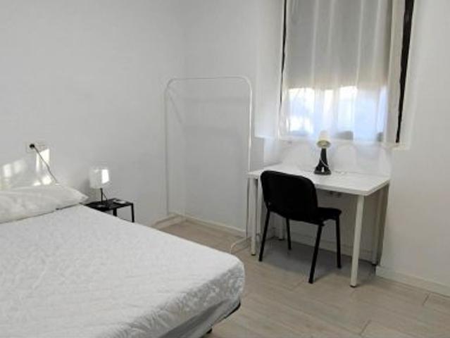 ¡Alquila tu habitación en el corazón de Granada por solo 350€!