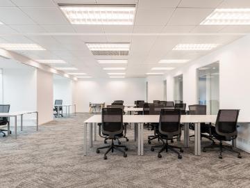 Alquila una oficina de gran tama?o para 50 personas en Regus Napoles