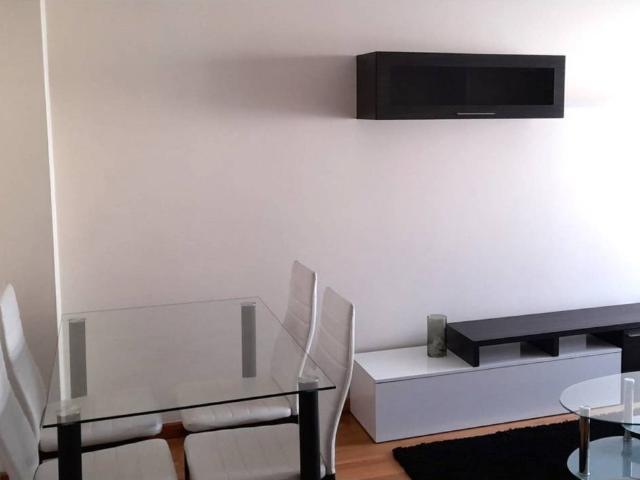 Alquilase apartamento zona Cambre