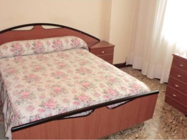 Alquilase piso zona calle Barcelona