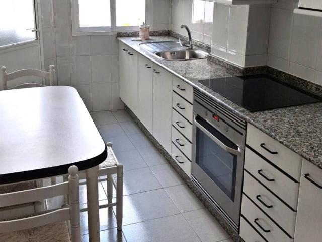 Alquilase piso zona Corte Ingles