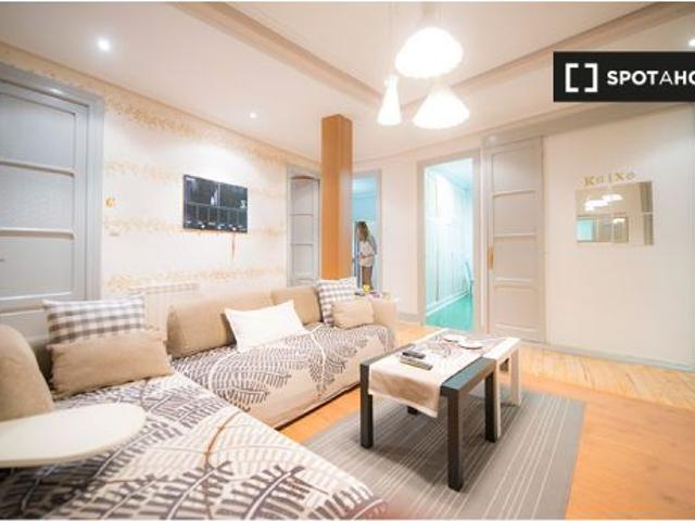 Alquilar una habitación con cómoda en el departamento compartido, Casco Viejo