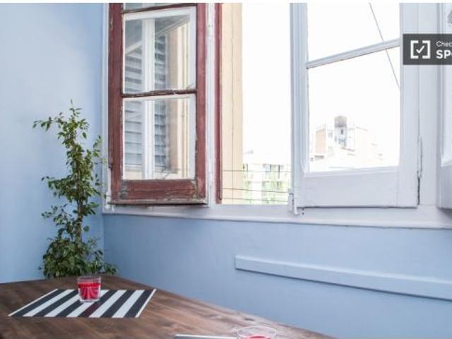 Alquilar una habitación con ventana con vista a la calle en piso compartido, Eixample