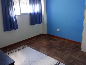 Alquiler 12 meses departamento 3 ambientes en Miramar. Edificio Casineros