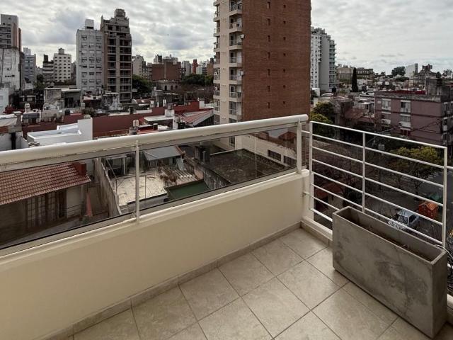 Alquiler 1 dormitorio departamento semipiso Al Norte con balcon