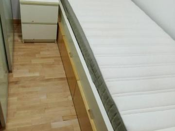 Emigrant, Centro de Esplugues de Llobregat, Sant Joan Despí, Barcelona, Cataluña, Cataluña