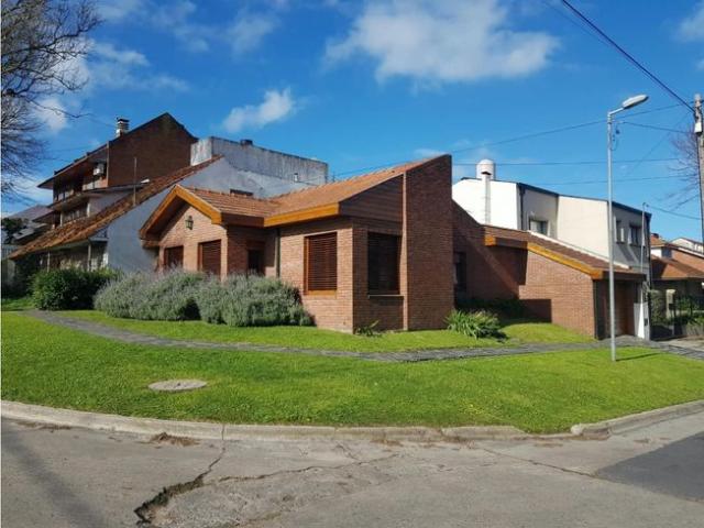 ALQUILER 24 MESES CHALET 3 AMBIENTES CON GARAGE Bº SAN CARLOS