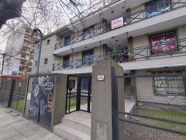 Alquiler 2 ambientes con cochera, Planta baja. Moron Sur