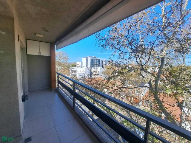 ALQUILER | 2 AMBIENTES CON AMPLIO BALCÓN Y COCHERA | MORENO CENTRO – LADO NORTE | BAJAS EXPENSAS