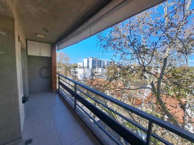 ALQUILER | 2 AMBIENTES CON AMPLIO BALCÓN Y COCHERA | MORENO CENTRO – LADO NORTE | BAJAS EXPENSAS
