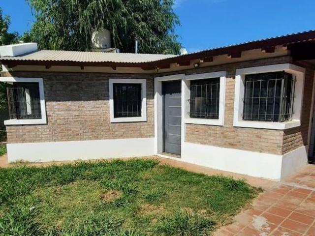 Alquiler temporal casa 2 dormitorios pileta y parrillero Roldan Disponible diciembre