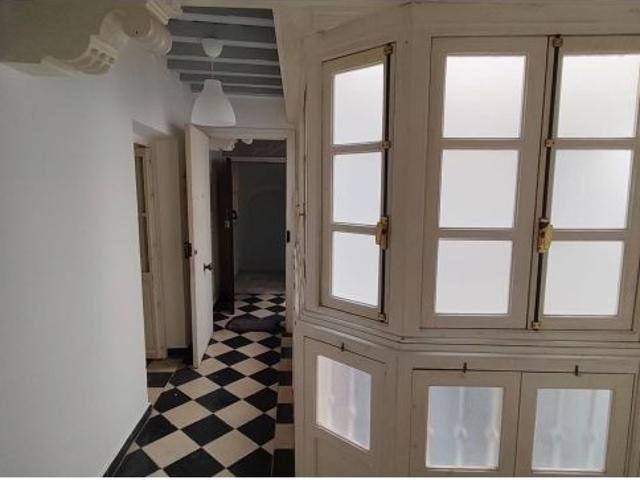 ALQUILER TEMPORAL DE VIVIENDA EN EL CENTRO DE CADIZ