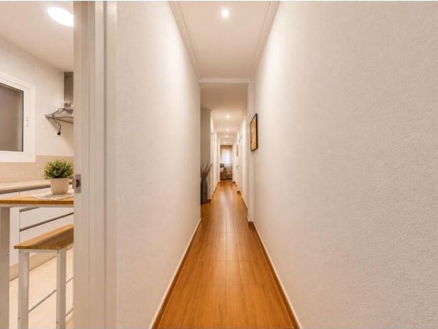 Alquiler temporal en Almería · Vivienda reformada de 3 habitaciones con terraza