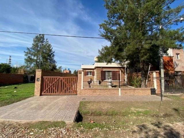 ALQUILER TEMPORARIO CASA CON PILETA EN ROLDAN AZURDUY DE PADILLA 239 2 DORMITORIOS