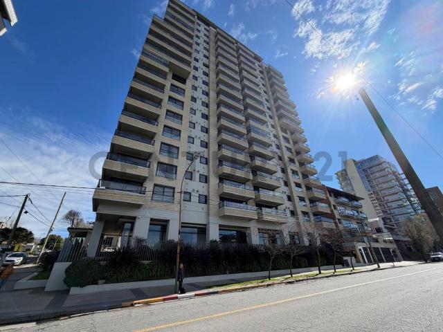 Alquiler Temporario Departamento 4 ambientes al frente con Balcon y Cochera