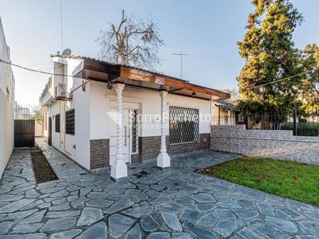 Alquiler uso comercial casa de 4 ambientes con cochera y terraza en Merlo