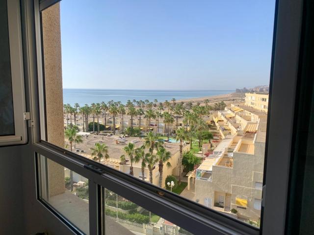 Alquiler vacacional mes de julio,disponible tbn para junio y septiembre consultar precio,Impresionante Apartamento en Alicante: Vista al Mar