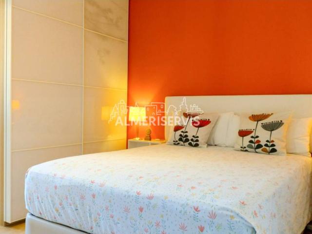 Alquiler vacacional en Almerimar con 2 plazas de garaje y piscina