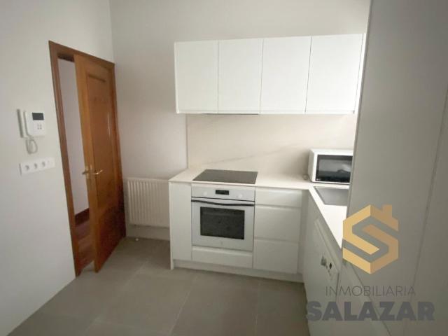 ALQUILER VIVIENDA EN ABANDO CON TRASTERO