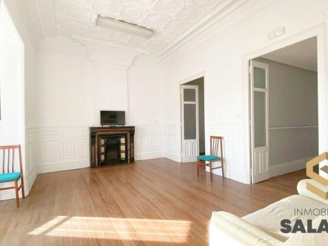ALQUILER VIVIENDA JUNTO A LA ESTACIÓN DE ABANDO PARA EMPRESAS