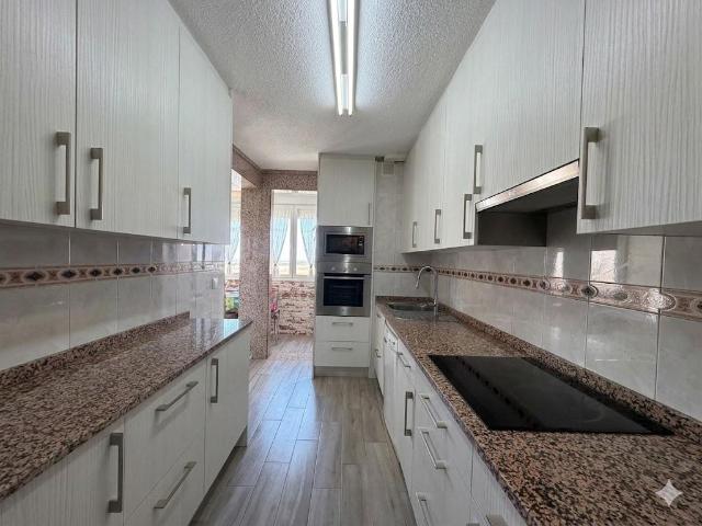 Alquiler vivienda muy luminoso piso de 4 hab. y 2 baños con terraza y ascensor en Móstoles