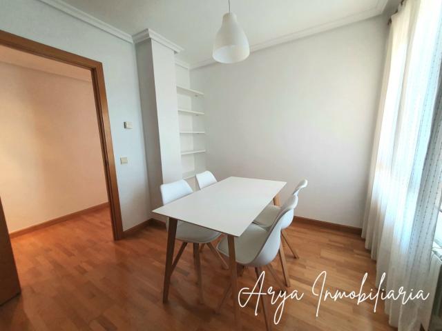 Alquiler vivienda seminueva en la zona Centro con plaza de garaje y piscina comunitaria