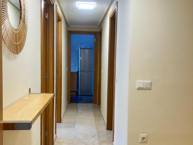 Alquiler Alicante, €1150 mes. Luminoso piso 2 hab + 2 baños + garaje doble. Zona Mercado Central
