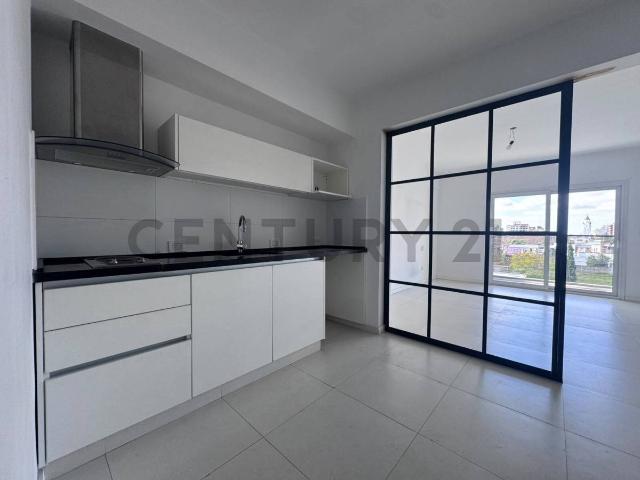ALQUILER AMPLIO MONOAMBIENTE CON BALCON Y COCHERA EN ITUZAINGO