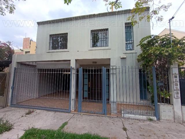 Alquiler Amplia Casa De 3 Dormitorios. Rivadavia