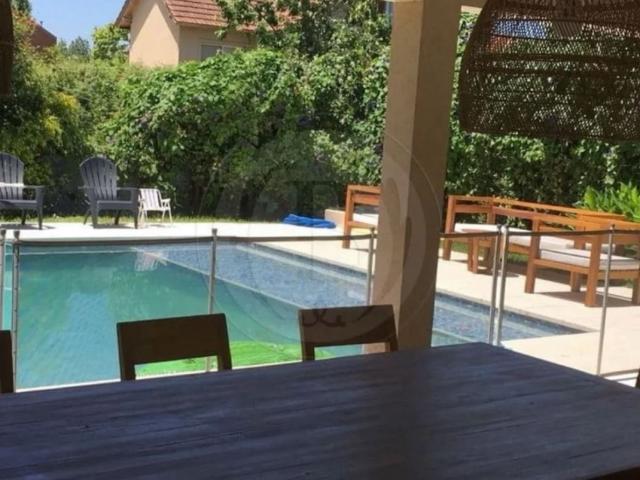 Alquiler anual | Casa amueblada de categoría con pileta en La Barra Village, Ing. Maschwitz ? 345m?