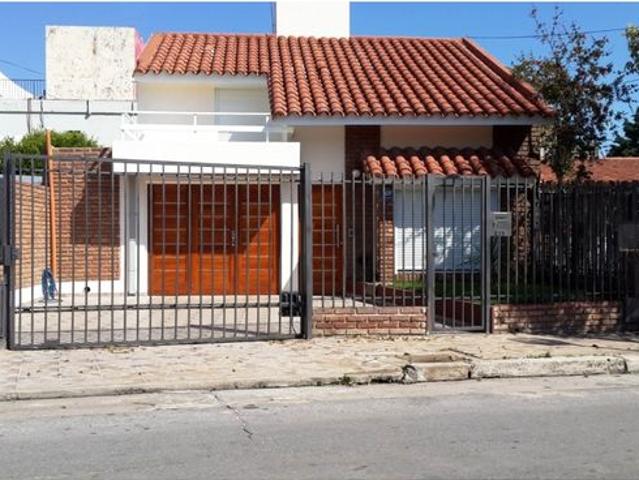 ALQUILER ANUAL CASA CÉNTRICA VILLA CARLOS PAZ