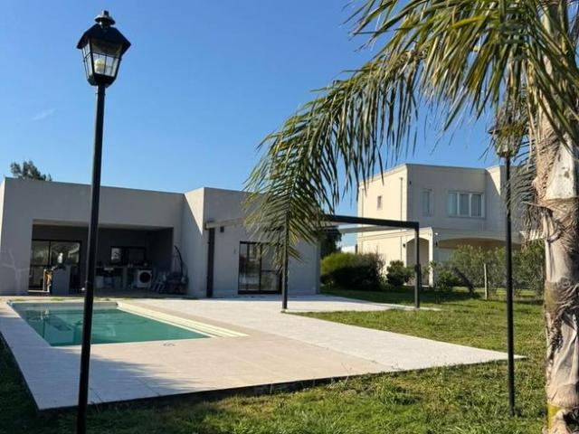 Alquiler anual Casa en Area 2 Golf San Sebastian 4 ambientes