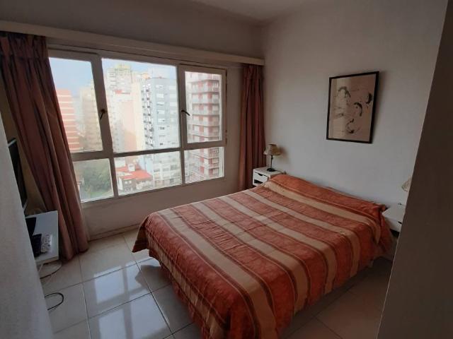 Alquiler anual departamento 1 ambiente vista lateral al mar Miramar