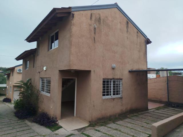 ALQUILER ANUAL DUPLEX 2 DORM. CON COCHERA
