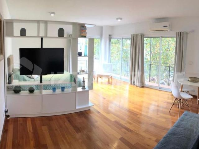 Alquiler anual/semestral Monoambiente amoblado 50m2, cochera centro Martinez