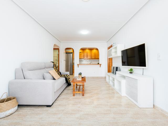 Alquiler apartamento con aire acondicionado, piscina comunitaria