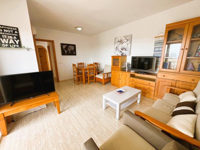 Alquiler apartamento con piscina comunitaria, vistas al mar