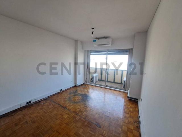 ALQUILER APTO PROFESIONAL O HABITACIONAL | 4 AMBIENTES CON COCHERA, BAULERAS Y BALCONES EN PISO ALT