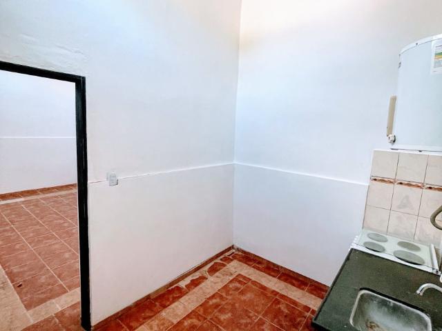 ALQUILER. ART M BAS Y AV. PUEYRREDON. MONOAMBIENTE CON COCINA SEPARADA Y BAÑO COMPLETO. NO PAGA EXPENSAS