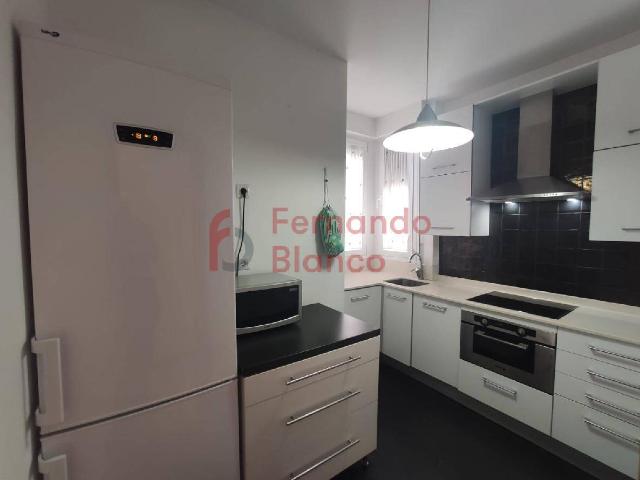Alquiler Ático con terraza zona Autonomía | 1.100 €, 66 m²