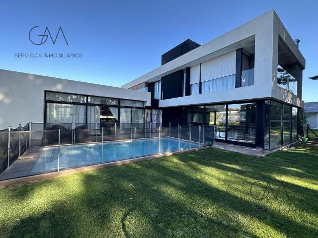 Alquiler Casa a estrenar 3 dormitorios, 350m2, 2 cocheras, Rumenco, Mar Del Plata | Argenprop
