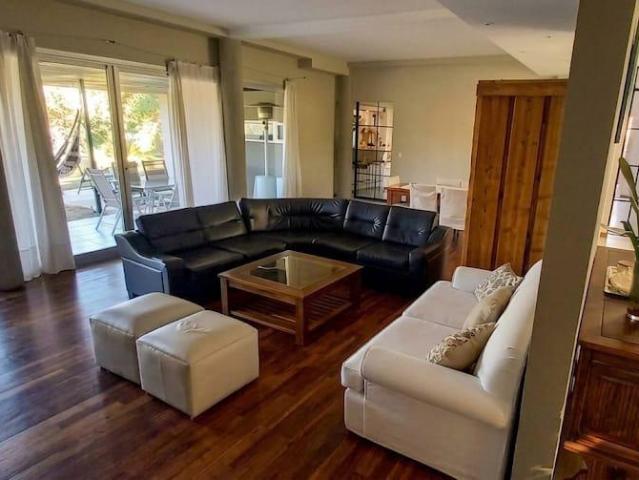 ALQUILER CASA AMOBLADA VILLA WARCALDE LA ARBOLEDA 3 DORM SUITE C VESTIDOR PISCINA