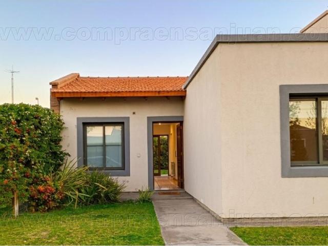 Alquiler Casa Barrio Privado Cooperarq 7, 3 Dormitorios, 2 Baños. Capital