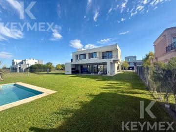 Alquiler Casa con Vista a Laguna Barrio Magallanes, Hudson 3 Dormitorios y Piscina