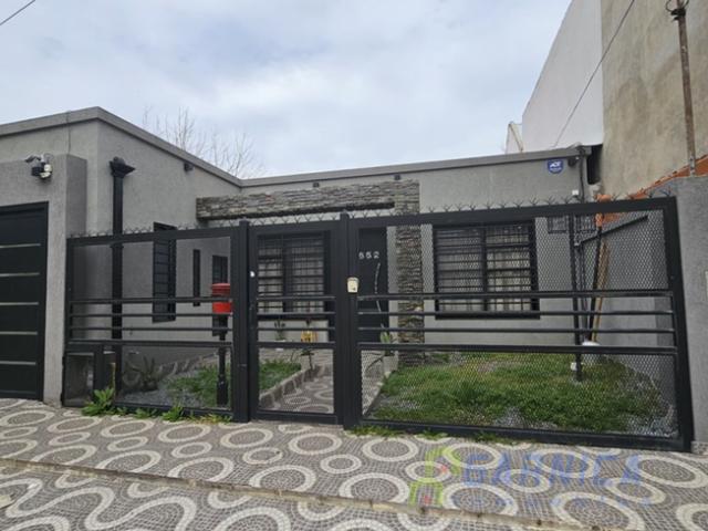 Alquiler casa con parque y quincho en Ituzaingó
