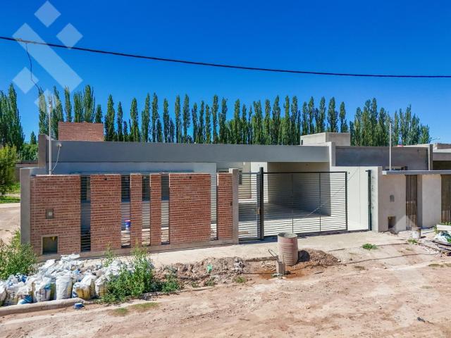 Alquiler casa con pileta B° La Consuelo Centenario, Argentina