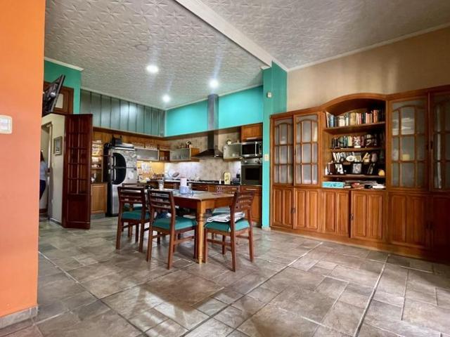 Alquiler Casa de 3 Dormitorios con Pileta y Quincho