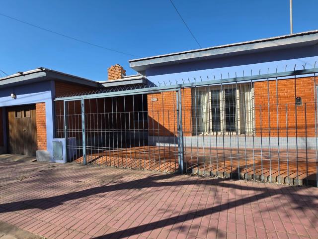 Alquiler casa Dorrego cerca de La Paloma 2 dormitorios cochera patio